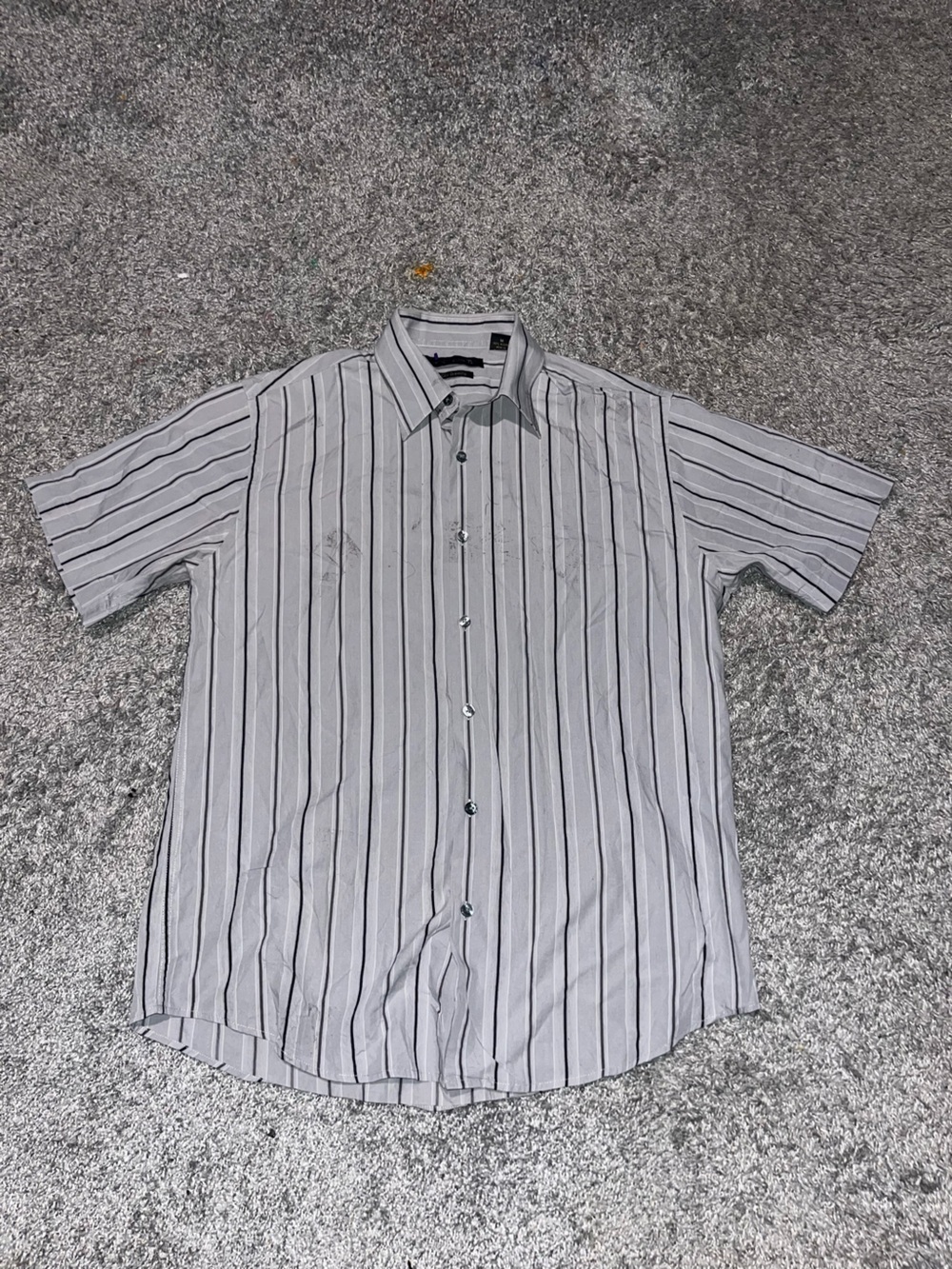 Men's Short-Sleeve Button-Up Shirt in Light Gray Stripe